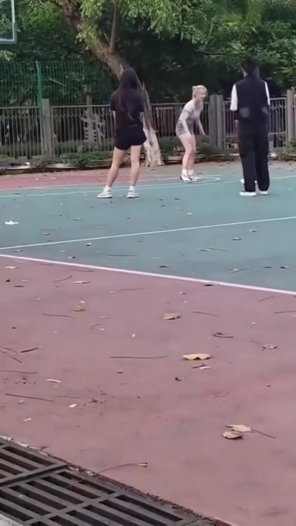 上來就背打女生的男人，真的活該沒有女朋友啊